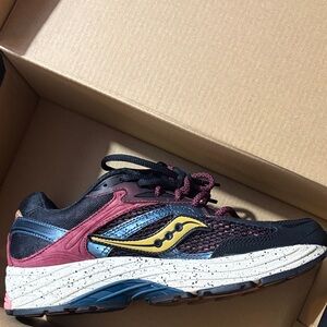 Saucony men’s ' Navy Saucony Unisex ProGrid Omni 9